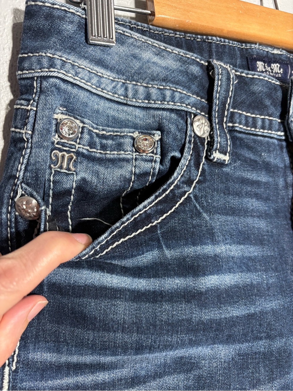 MISS ME | Mid-Rise Straight Stretch Dark Wash Jean 28 Horseshoe Cowboy Boots Hat - Picture 7 of 16